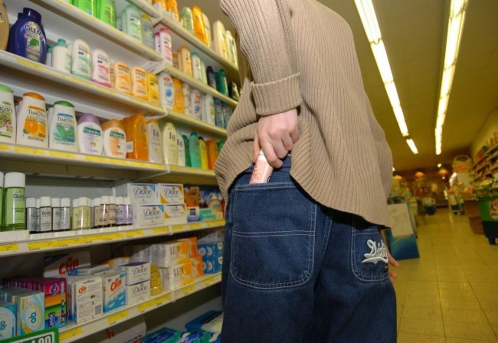 Sibian sub control judiciar, după ce ar fi furat pachete de cafea dintr-un magazin din Mediaș 