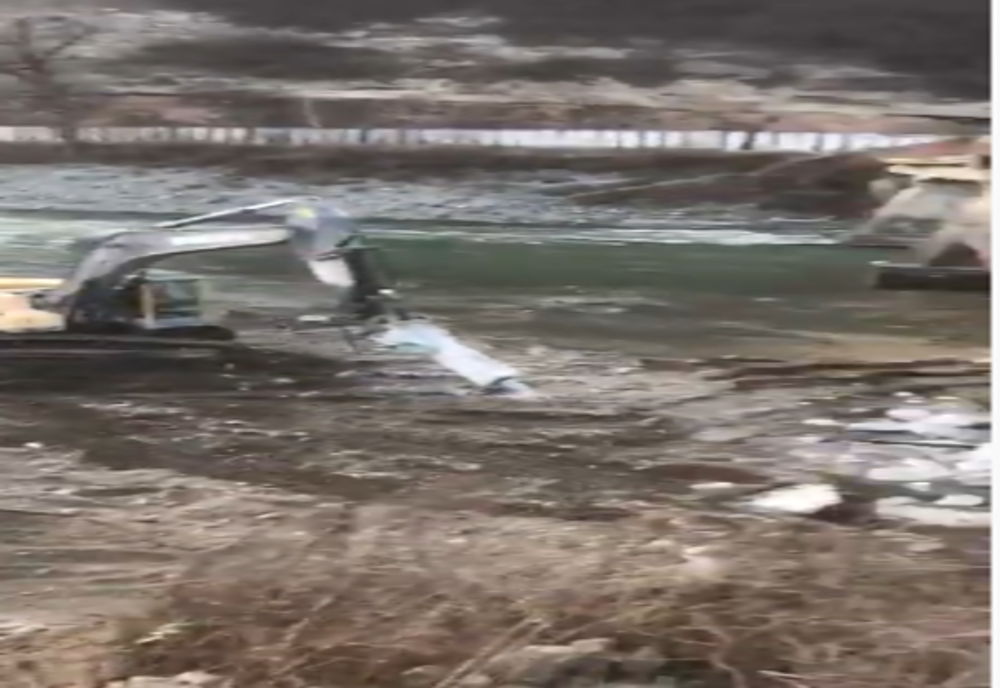 Podul rutier din avalul Centralei Hidroelectrice Racovița a fost demolat