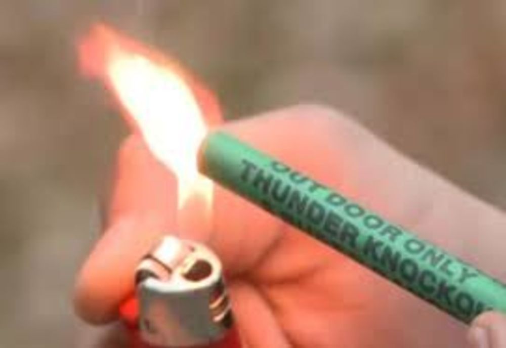 Cum să folosiți corect petardele și artificiile. Sfaturile polițiștilor sibieni