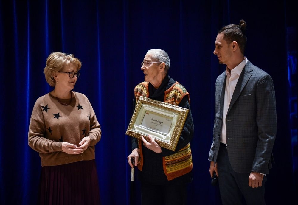 Maria Moga, doamna cărții din Sibiu, a primit titlul de "Ambasador al Sibiului": "Nu știu dacă este cineva care să spună că nu am zâmbit atunci când l-am întâmpinat în librărie"