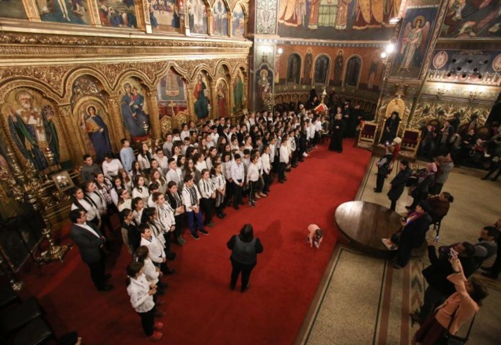 Peste 800 de elevi din școlile din județ au colindat la Catedrala Mitropolitană din Sibiu