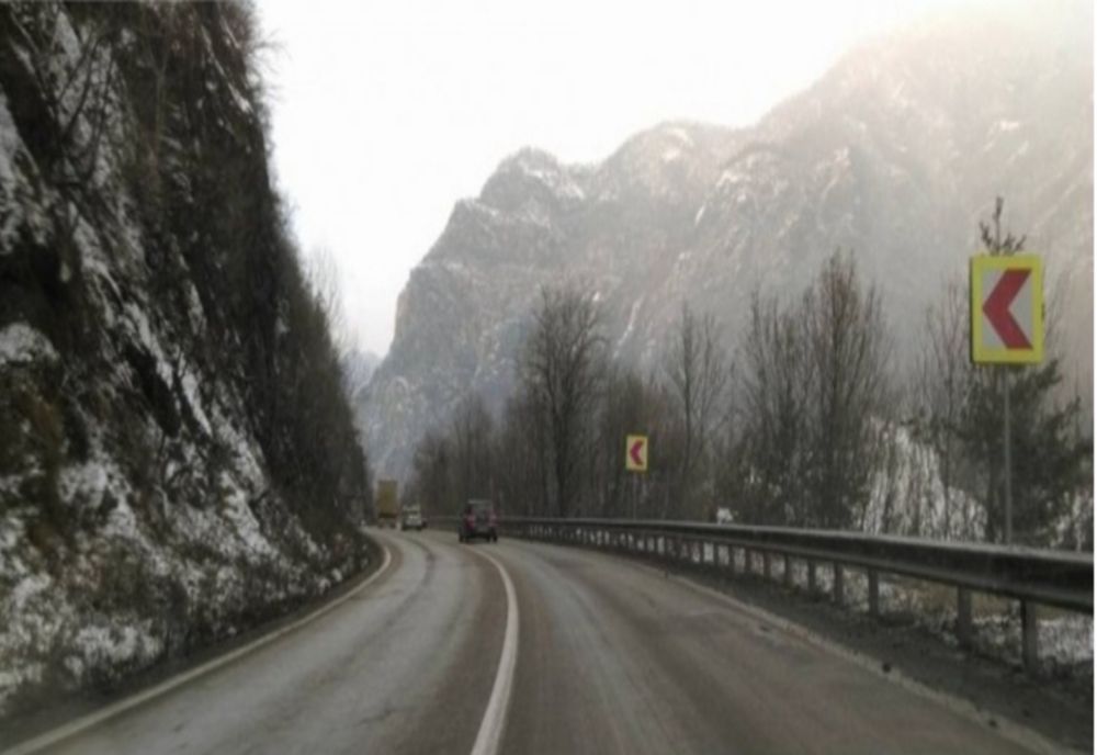 A început să ningă pe Valea Oltului