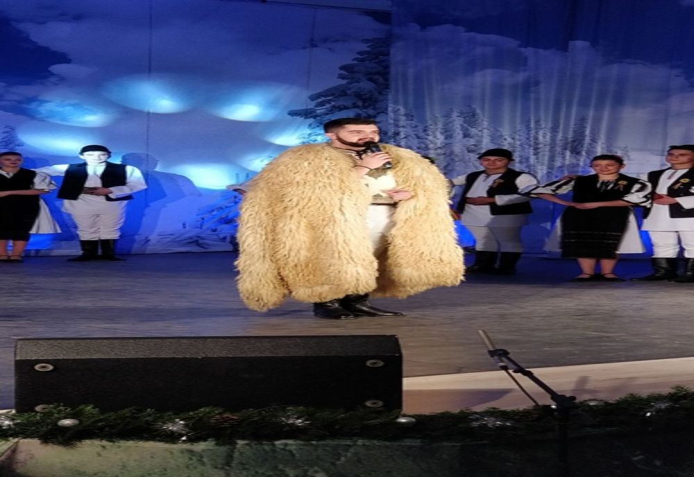 Spectacol de datini și obiceiuri de Crăciun, la Gura Râului