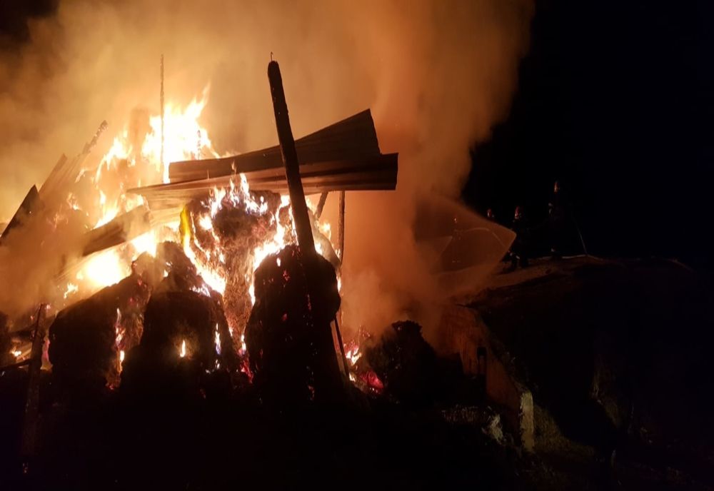 Depozit de furaje din Marpod, în flăcări