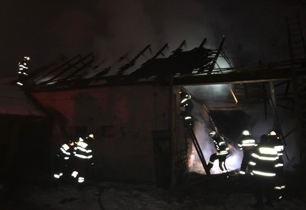 Incendiu la o șură din Sărata. Intervin pompierii