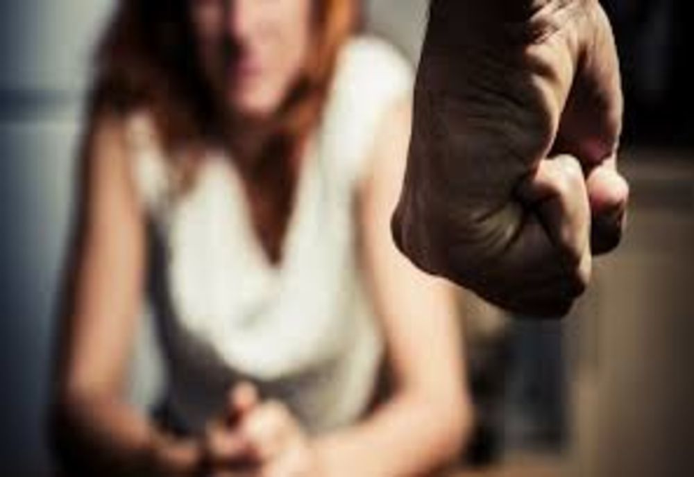 Cisnădian cercetat penal, după ce și-a lovit concubina. A încălcat ordinul de protecție impus de instanță