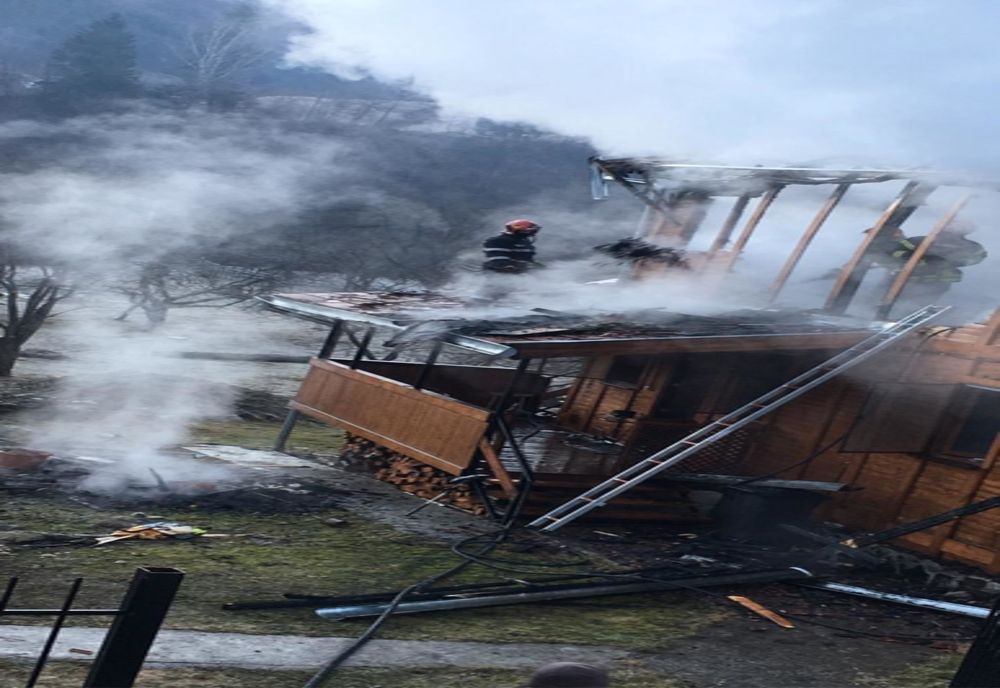 Incendiu la o cabană din Râu Sadului