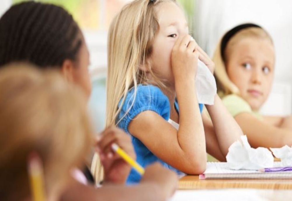 Șapte clase de elevi și preșcolari au stat, astăzi, acasă