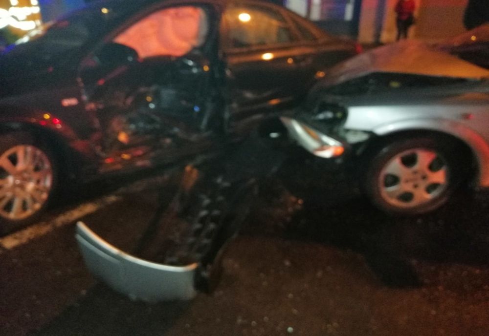 Accident pe strada Râului. O şoferiţă nu s-a asigurat şi a intrat în coliziune cu un alt autoturism