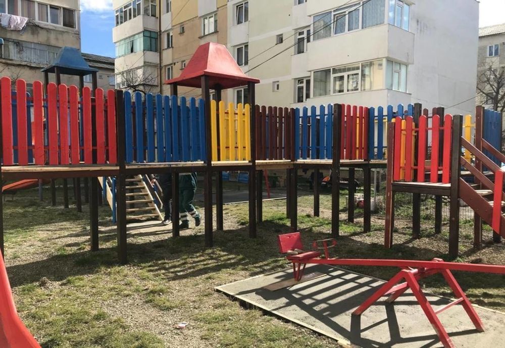 Se închid locurile de joacă și de sport