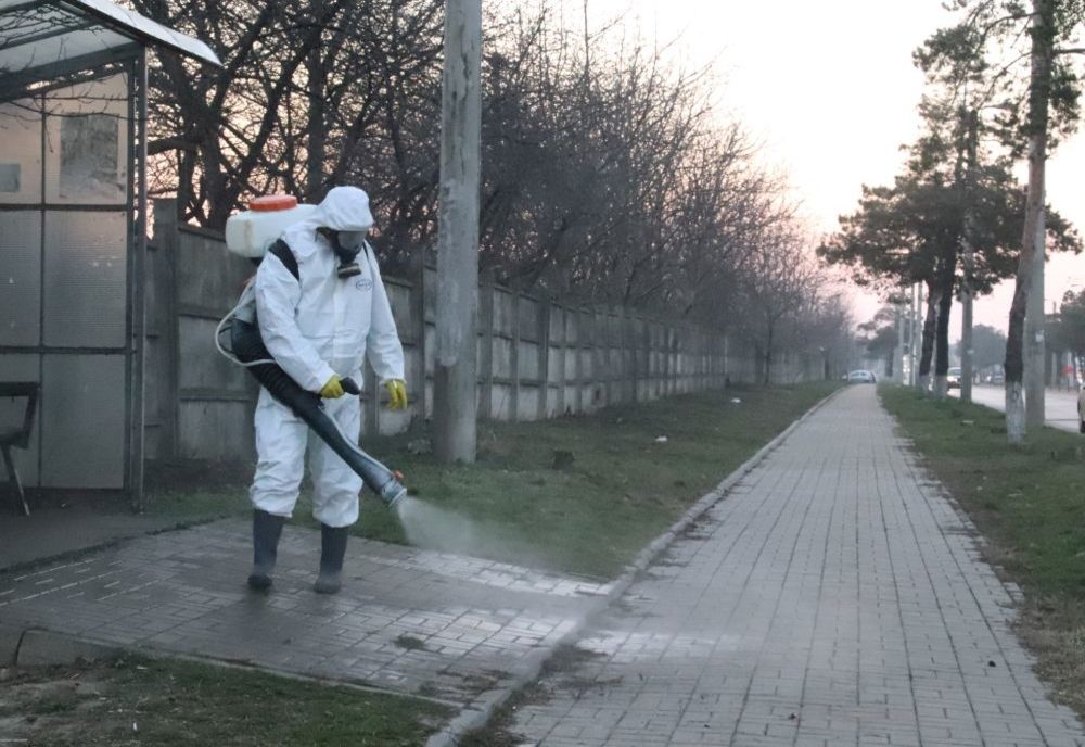 Continuă igienizarea spațiilor publice circulate și  începe și dezinfecția în cartierele de blocuri, în Sibiu