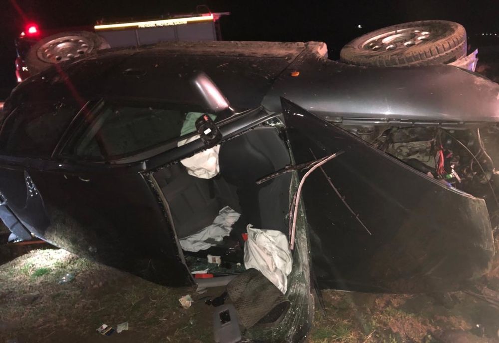 Accident mortal pe DN14. Un tânăr s-a răsturnat cu mașina pe câmp și și-a pierdut viața