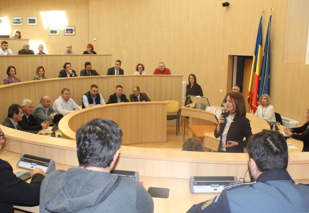 CJ Sibiu își păstrează activitatea cu publicul. O singură persoană poate intra în încăpere