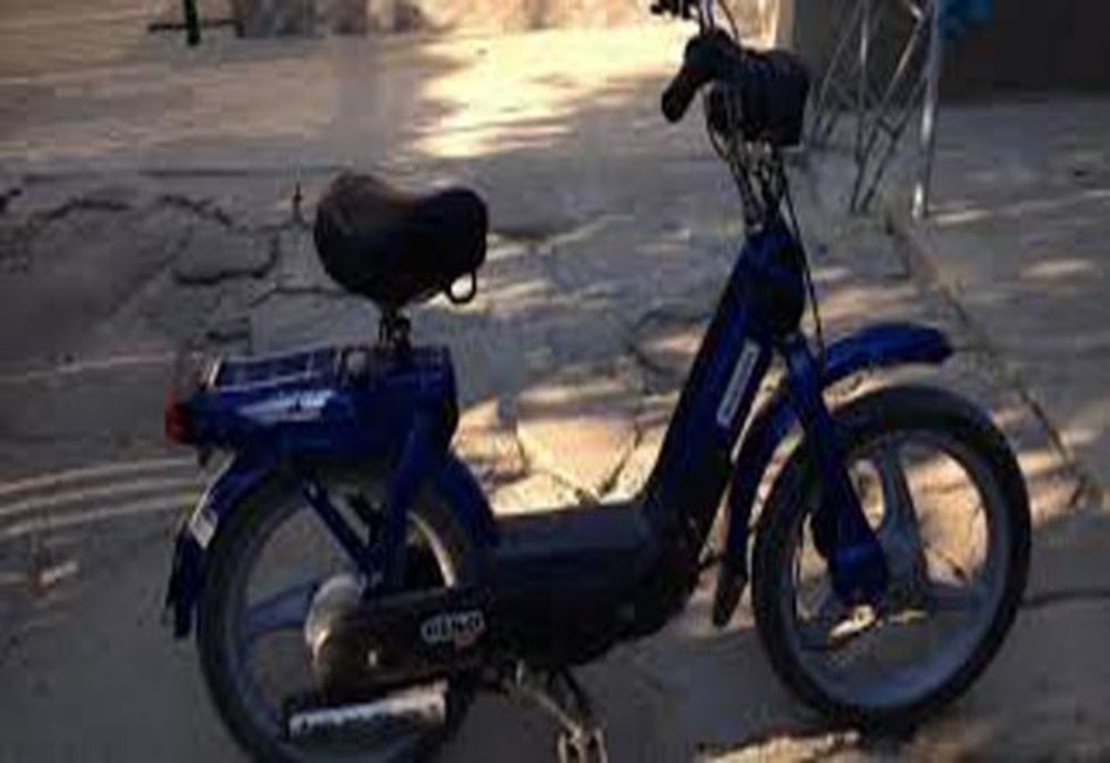 Un adolescent de 16 ani, cercetat penal după ce a condus, fără permis, un moped neînregistrat