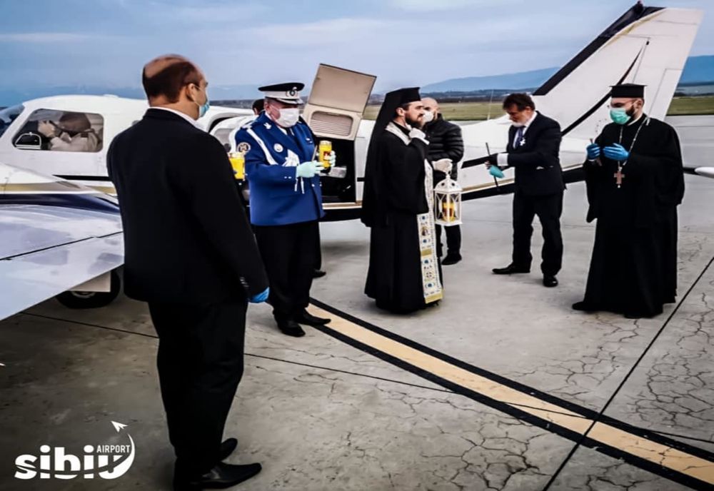 VIDEO | Lumina Sfântă a ajuns la Sibiu. A fost distribuită și către preoții veniți din județele Alba, Hunedoara, Brașov și Mureș