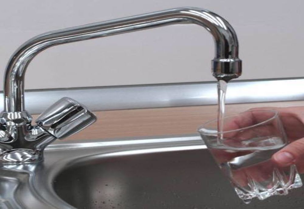 Se întrerupe furnizarea apei potabile în Bradu