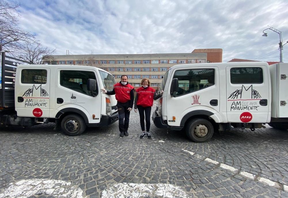 Crucea Roșie Sibiu continuă lupta împotriva coronavirusului. Ajutor la cumpărături pentru persoanele peste 65 de ani, apă pentru medici, mănuși pentru polițiști și lapte pentru familii vulnerabile