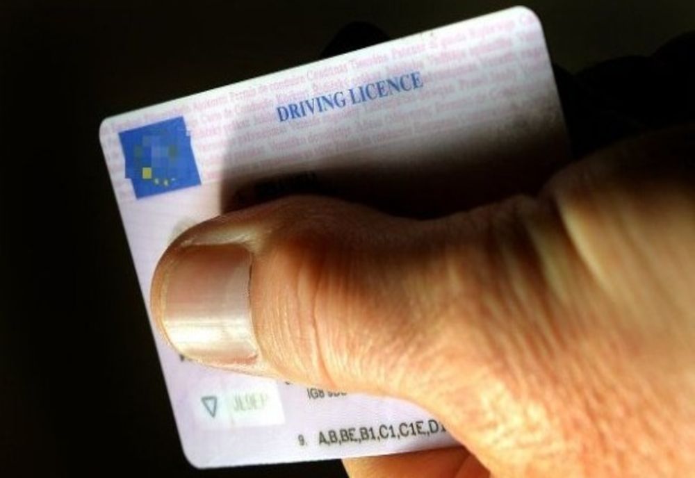 Examinările pentru redobândirea permisului de conducere, reluate de mâine