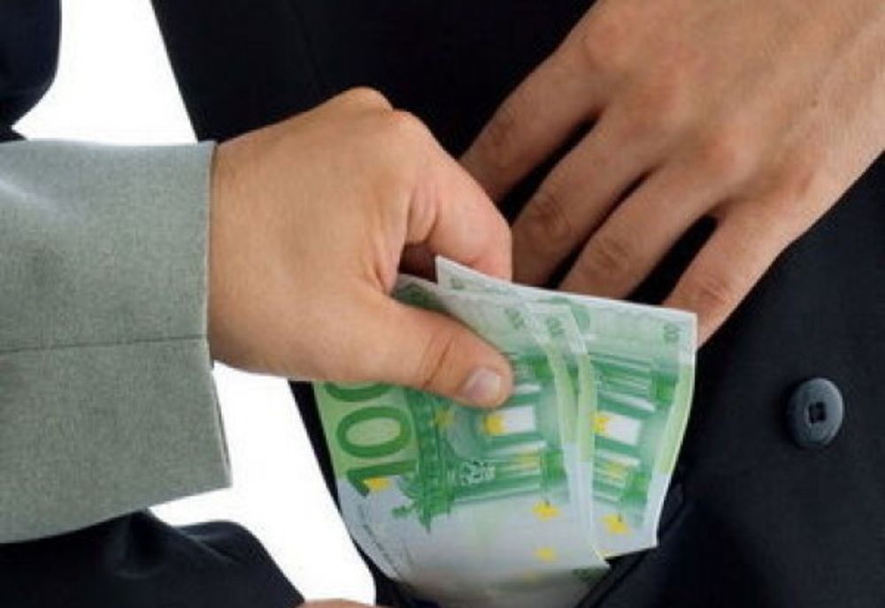 Dosarul de mită și trafic de influență la RAR Sibiu a ajuns la instanță. 16 persoane trimise în judecată, între care și șeful RAR Sibiu