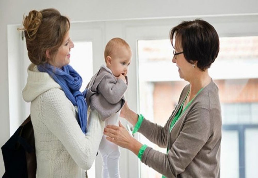 Familiile care nu au găsit loc în creșă sau grădiniță pentru copii vor primi bani din bugetul local pentru bone