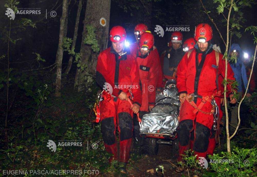 Două echipe Salvamont au ajutat un turist accidentat în zona Negoiu din Munții Făgărașului