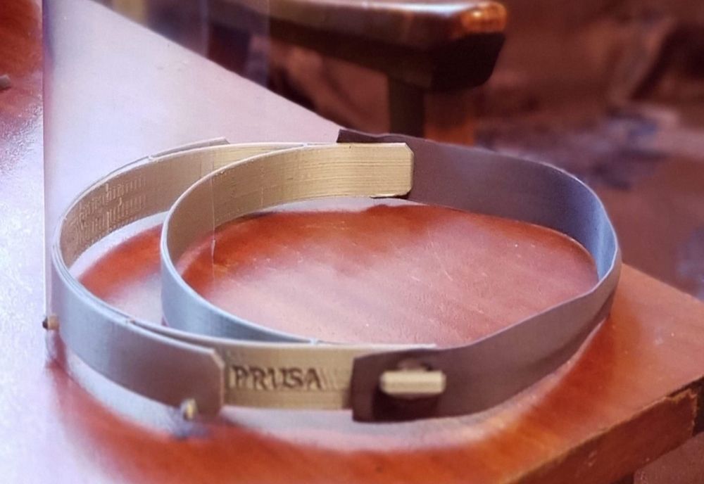 O firmă din Sibiu promite că va dona peste 10.000 de viziere pentru elevi