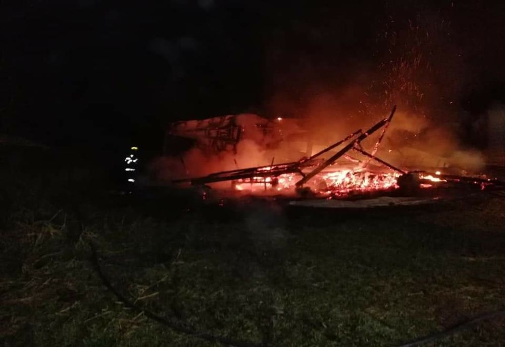 Incendiu lichidat în 3 ore de pompierii din Sibiu