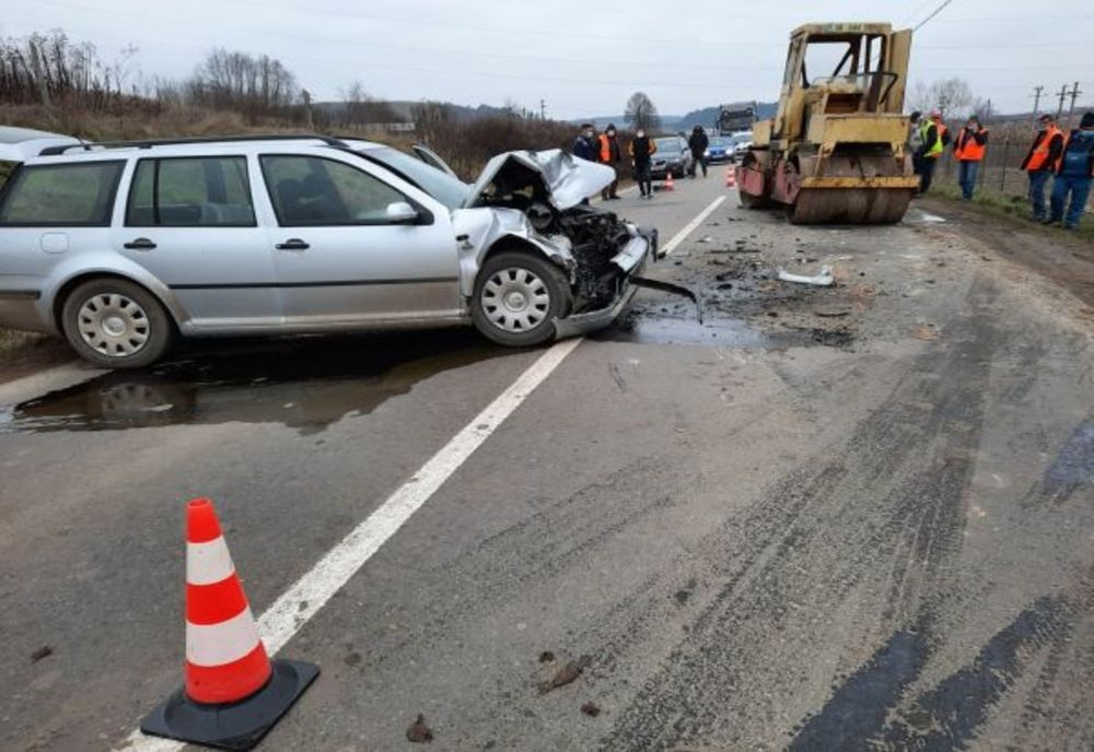 Trafic blocat pe DJ106, din cauza unui accident rutier