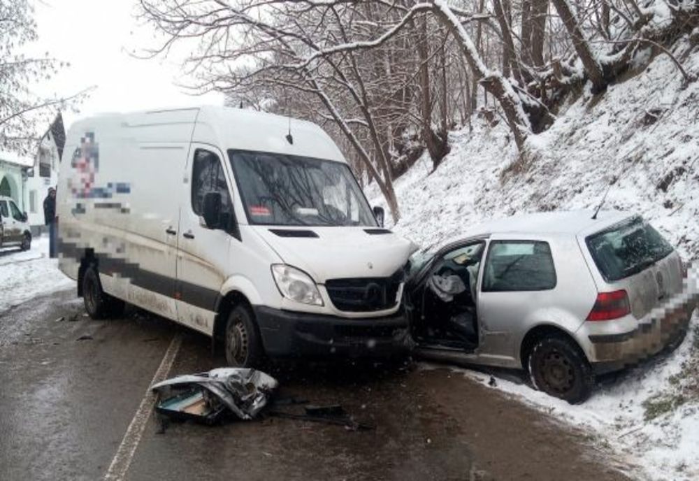 Trafic blocat total din cauza unui accident cu două victime