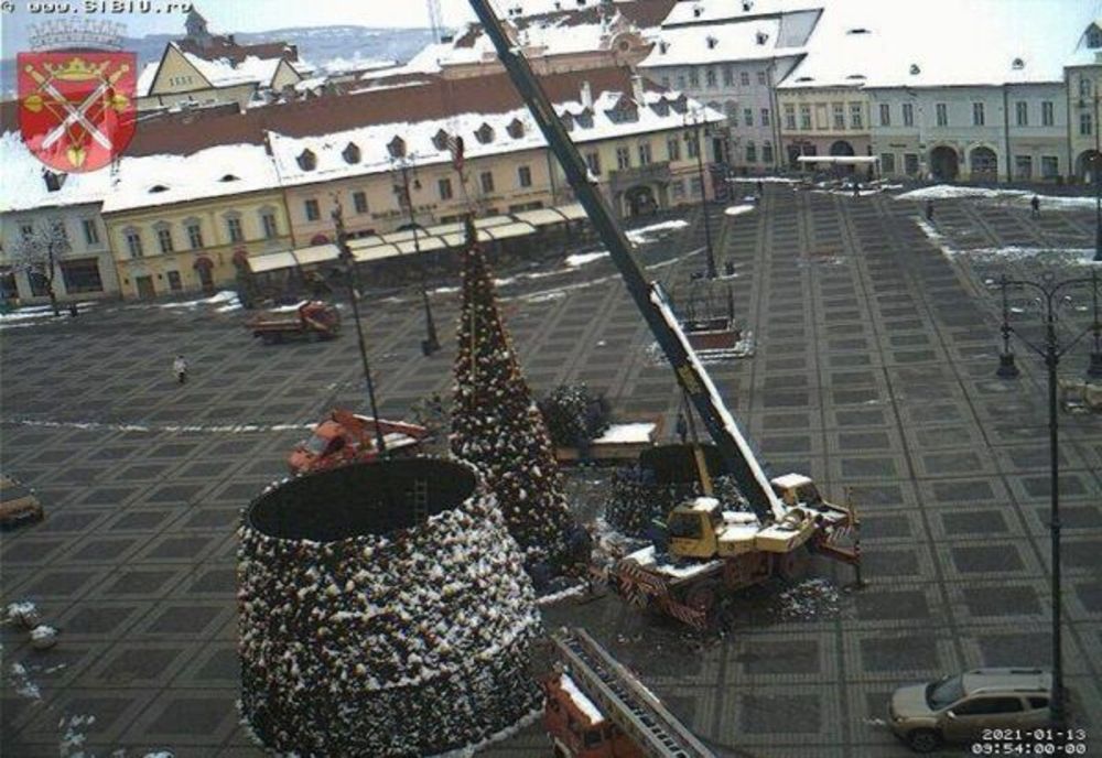 A fost demontat bradul de Crăciun din Sibiu