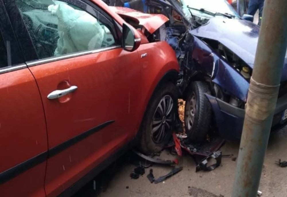 Accident cu 4 maşini în Cluj, provocat de un gălăţean! O femeie din Sibiu a fost rănită