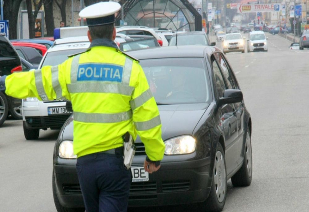 Șofer reținut după ce a condus fără permis, cu mașina neînmatriculată
