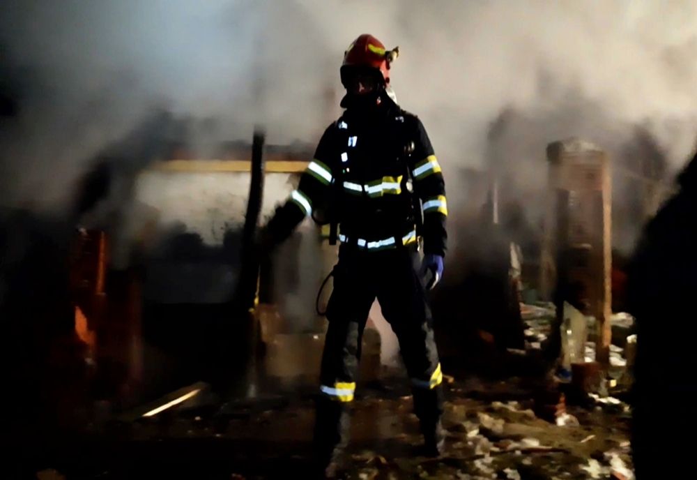 Sibian de 28 de ani reținut după ce a incendiat o mașină și o casă!