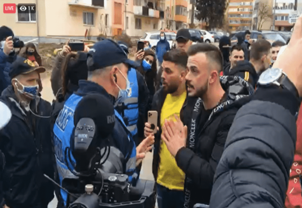 VIDEO Ample proteste anti-COVID-19 și la Sibiu! Protestatar ridicat de jandarmi!