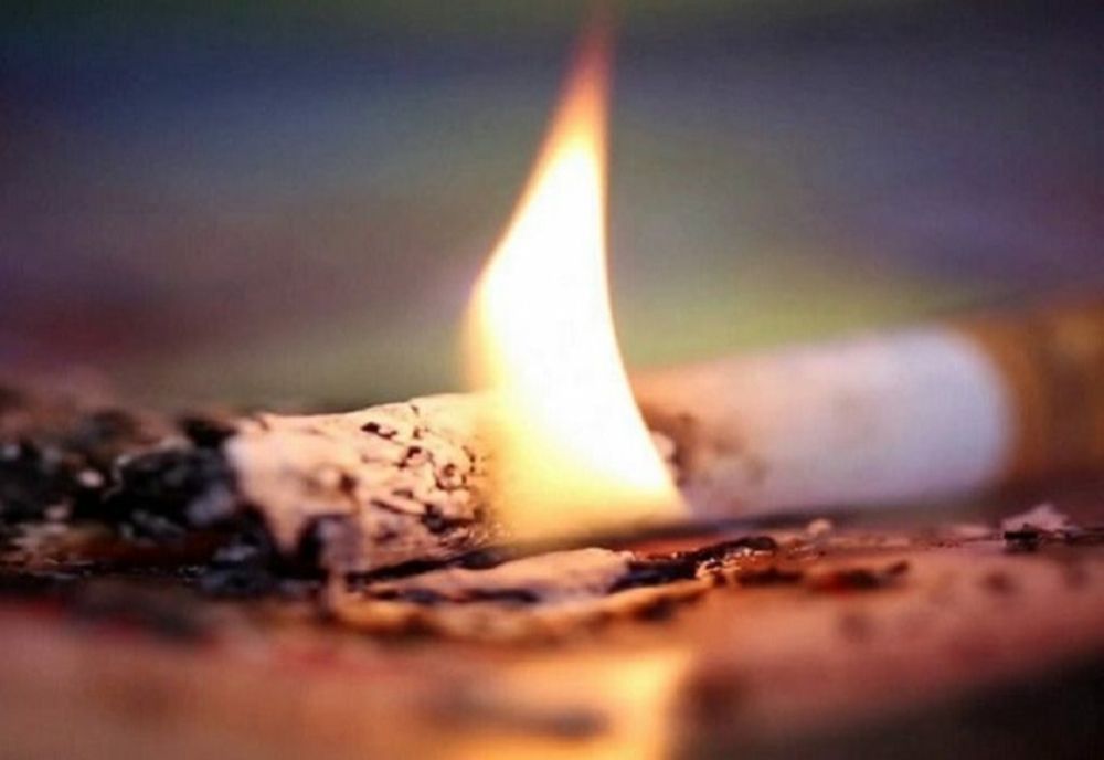 O locuință a luat foc de la o țigară