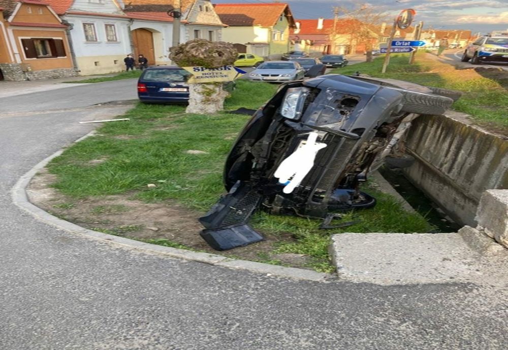 Un şofer beat s-a răsturnat cu maşina pe DN1