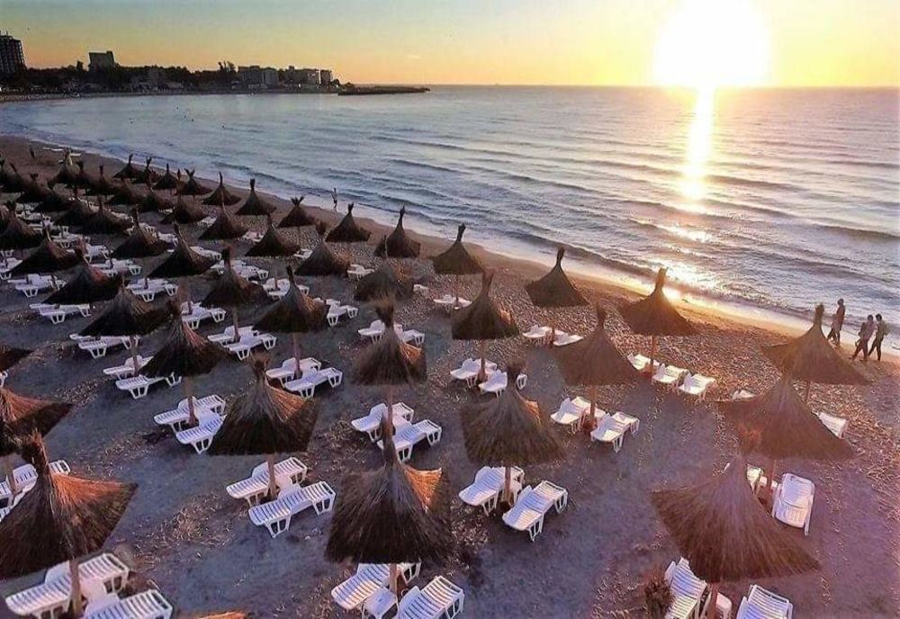 Florin Cîţu: Fără mască pe plajă de la 1 iunie, dar cu respectarea distanțării pe plajă