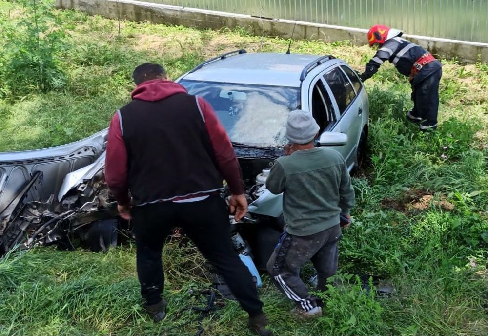Autoturism răsturnat în județul Sibiu