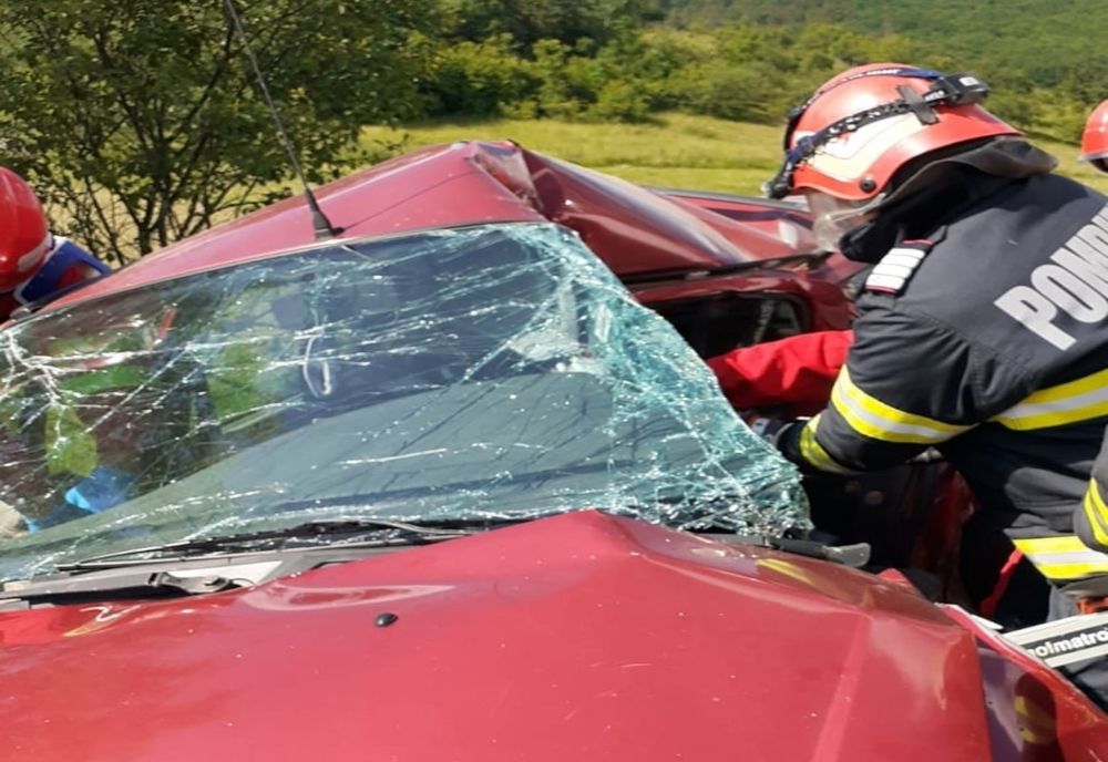Accident cu 3 victime, pe DJ 106