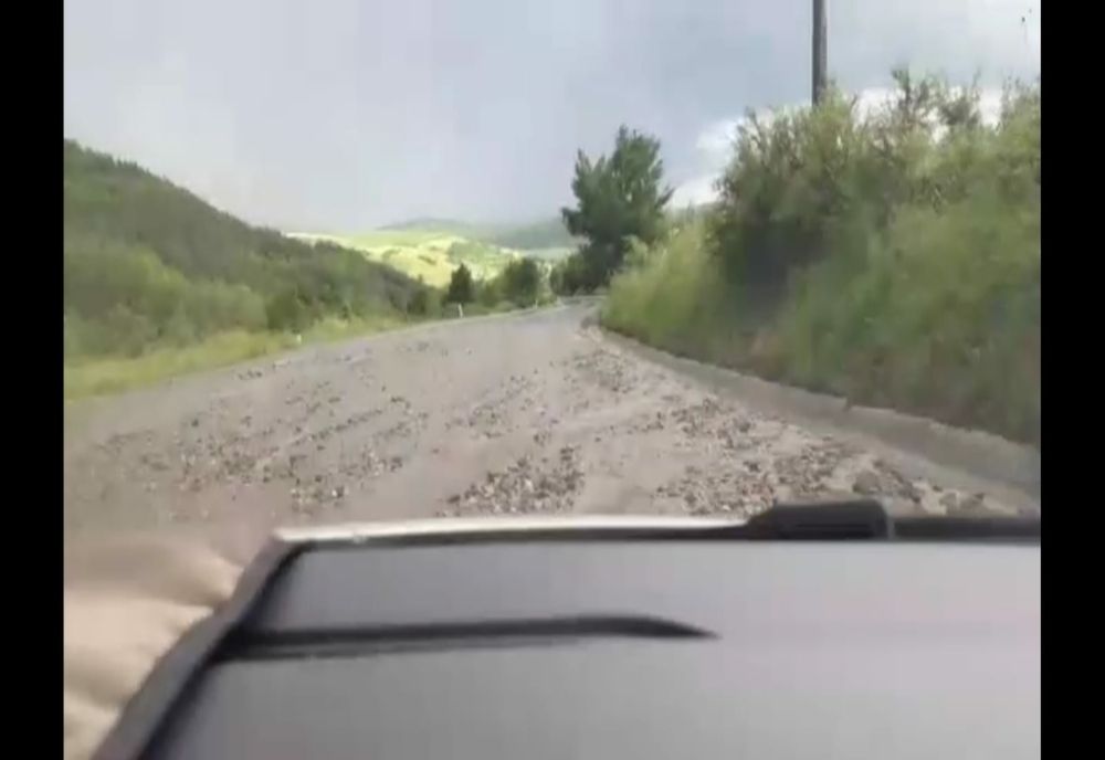 VIDEO Aluviuni pe DN14! Trafic îngreunat