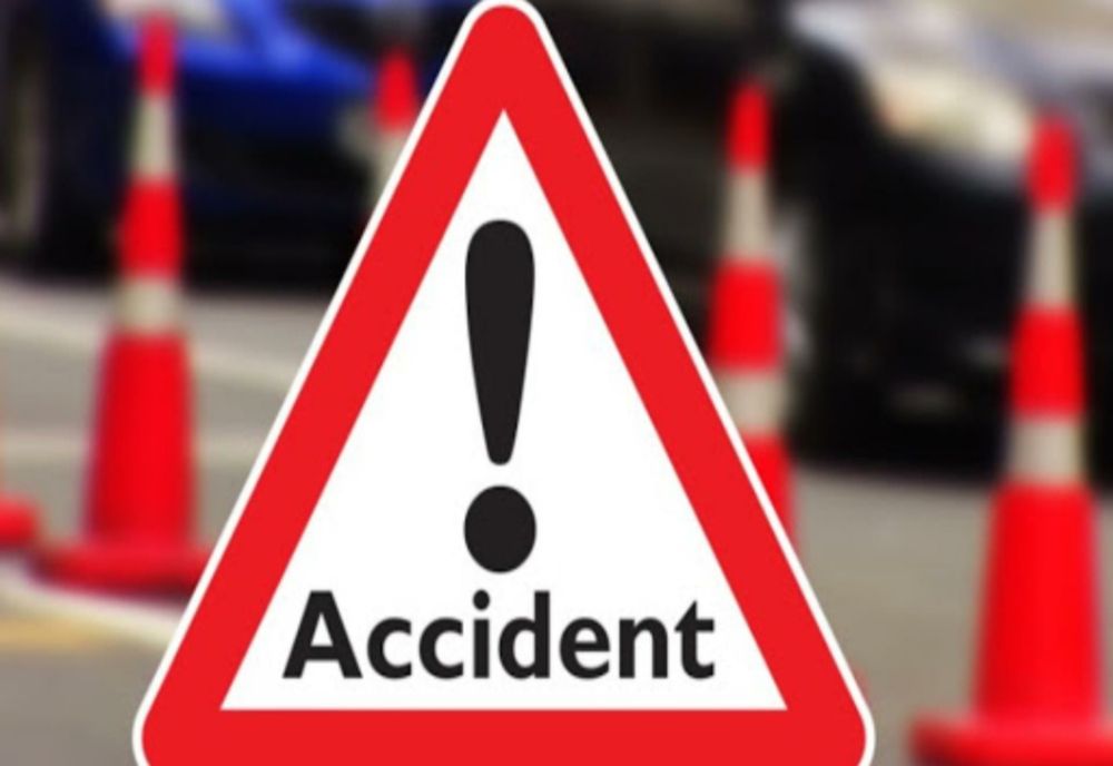 Autoturism intrat în parapet! Un bărbat a fost rănit