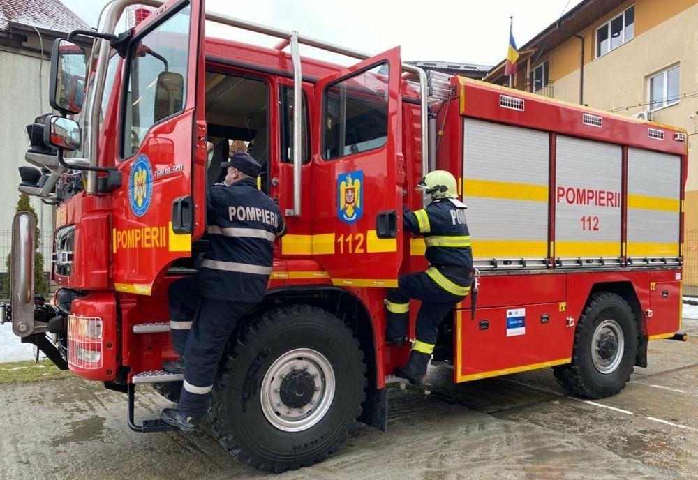 Autospecialele de serviciu ISU Sibiu au acordat sprijin echipelor de vaccinare