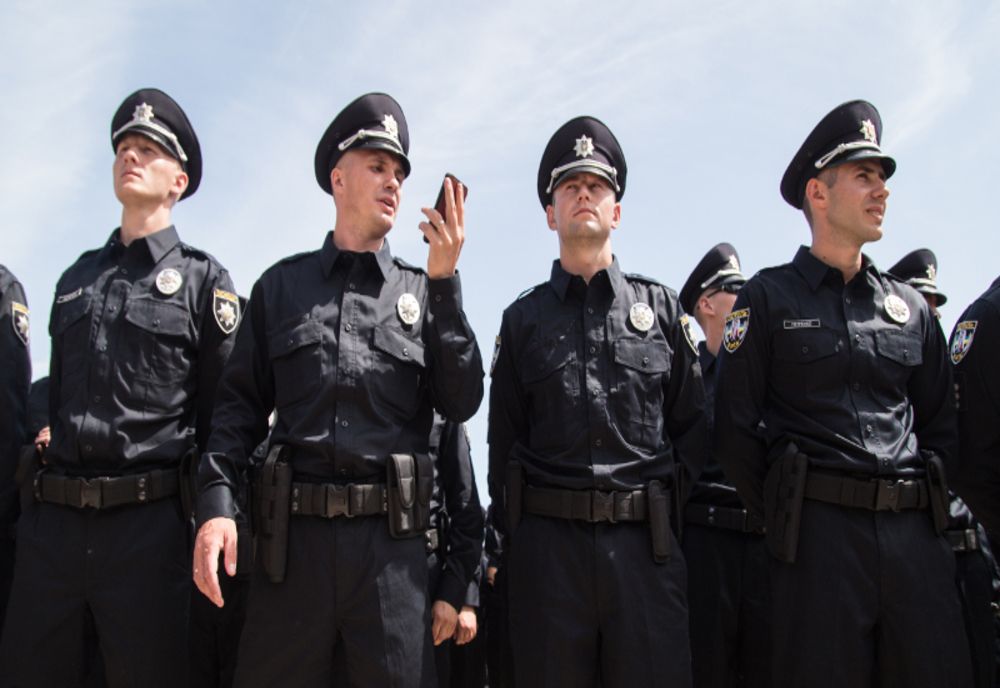 Peste 400 de polițiști ucraineni, dați afară pentru că nu s-au vaccinat