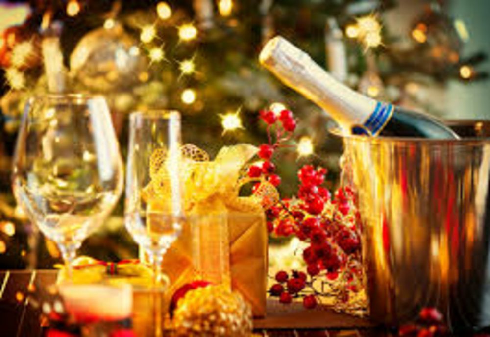 Tradiții culinare pentru masa de Revelion: Alimentele care aduc NOROC - NU trebuie să lipsească de pe masă!