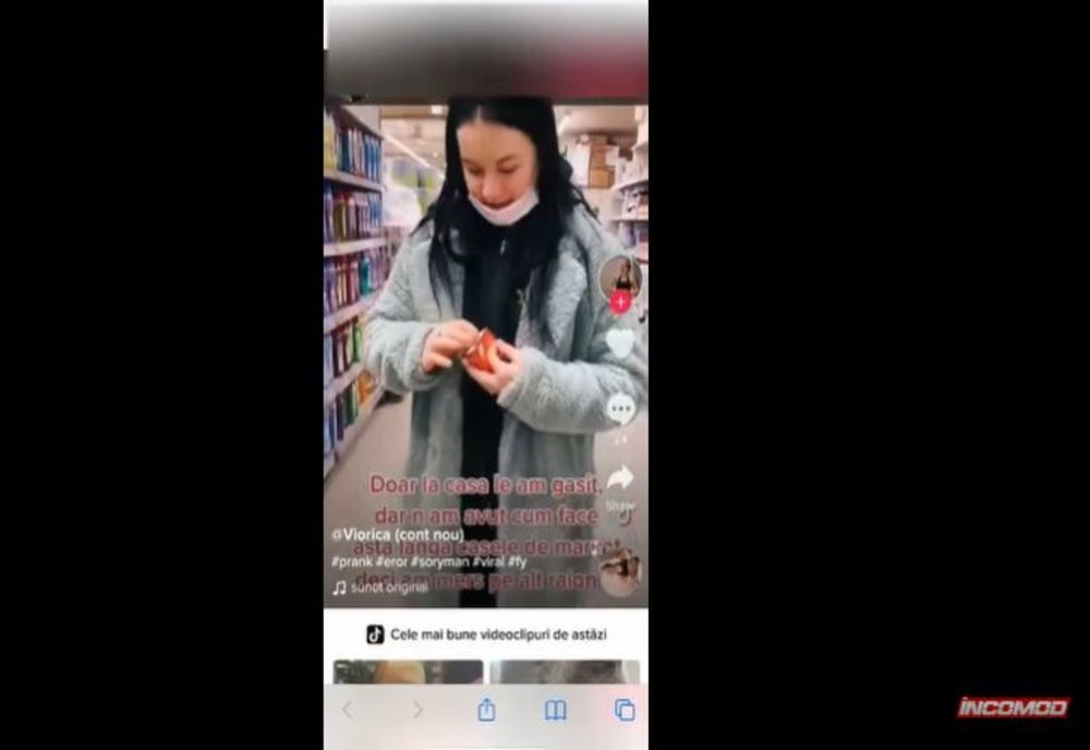 Gest iresponsabil al unei tinere, într-un supermarket din Sibiu: a înțepat prezervativele și le-a pus înapoi în raft - VIDEO