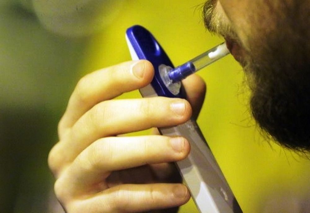 Tânăr de 20 de ani prins drogat la volan