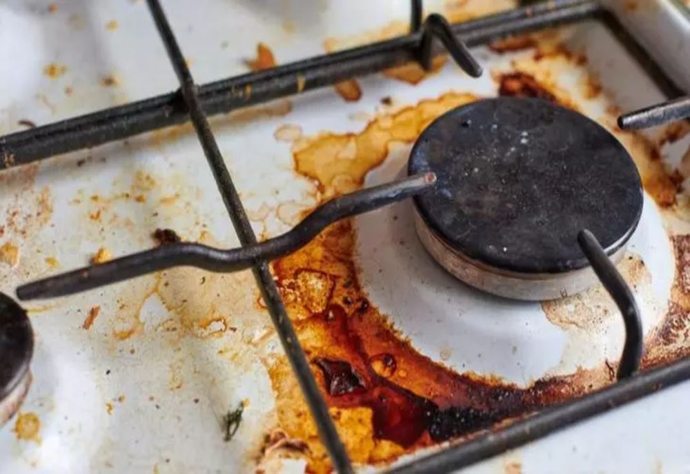 Cum cureți rapid ochiurile de la aragaz. Vor fi ca noi cu un singur ingredient pe care și tu îl ai în bucătărie