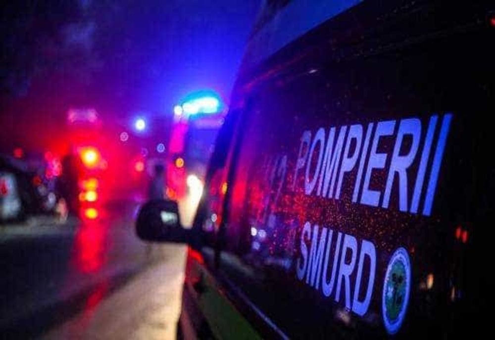 Plan Roșu de Intervenție în județul Sibiu. Un microbuz și un autoturism s-au ciocnit violent: 12 persoane implicate