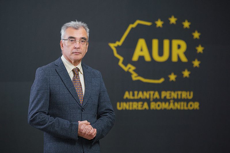 PETRIȘOR PEIU (SENATOR AUR): „GUVERNUL CIOLACU A ÎNGROPAT VISUL ROMÂNILOR DE A CĂLĂTORI LIBER ÎN STATELE UNITE!”