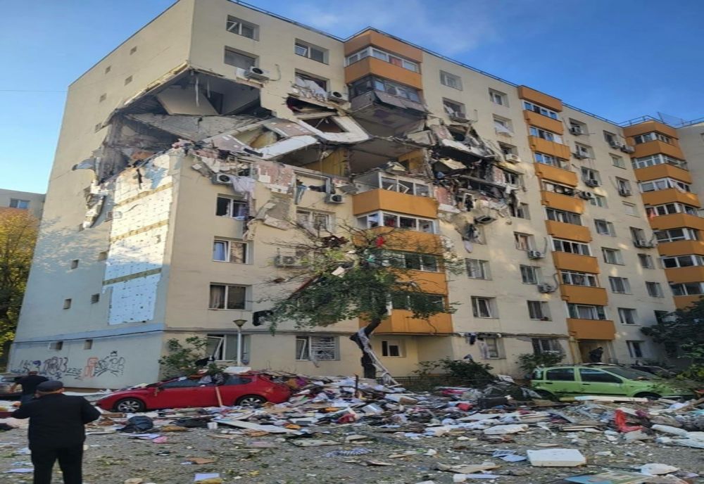 DETALII NOI DESPRE TRAGEDIA DIN RAHOVA, UNDE EXPLOZIA A DISTRUS UN BLOC CU OPT ETAJE. DISCUȚIE ȘOCANTĂ ÎNTRE UN POMPIER ȘI UN ANGAJAT DISTRIGAZ